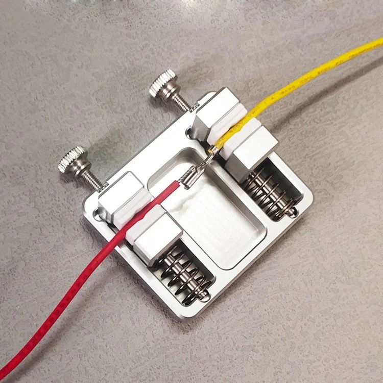 Heavy-duty aluminum soldering clamp with temperature-resistant jaw for circuit board mounting - Image 7