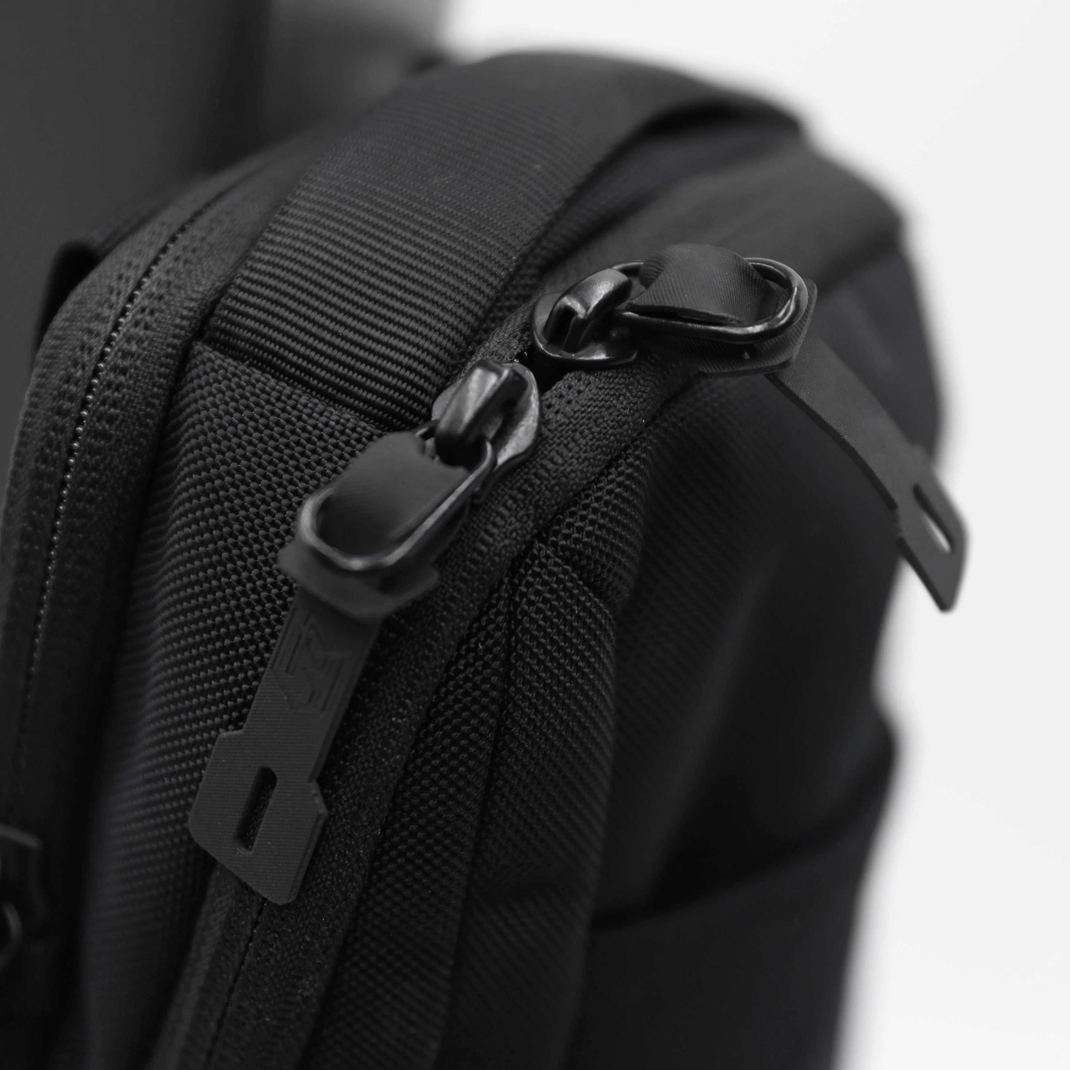 Magnetic Gym Bag for Gym, Travel, Work, and Sports - Image 15