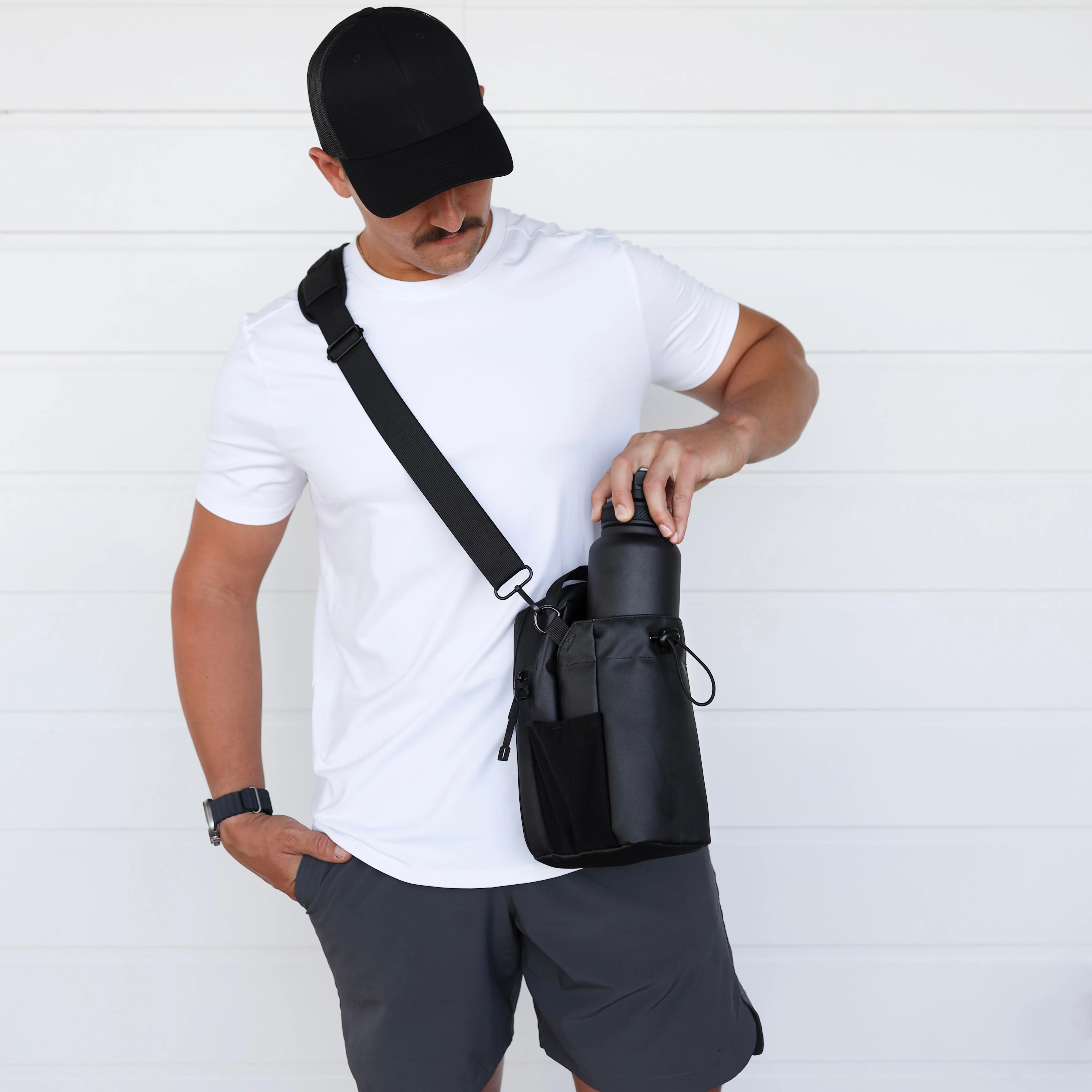 Magnetic Gym Bag for Gym, Travel, Work, and Sports - Image 2
