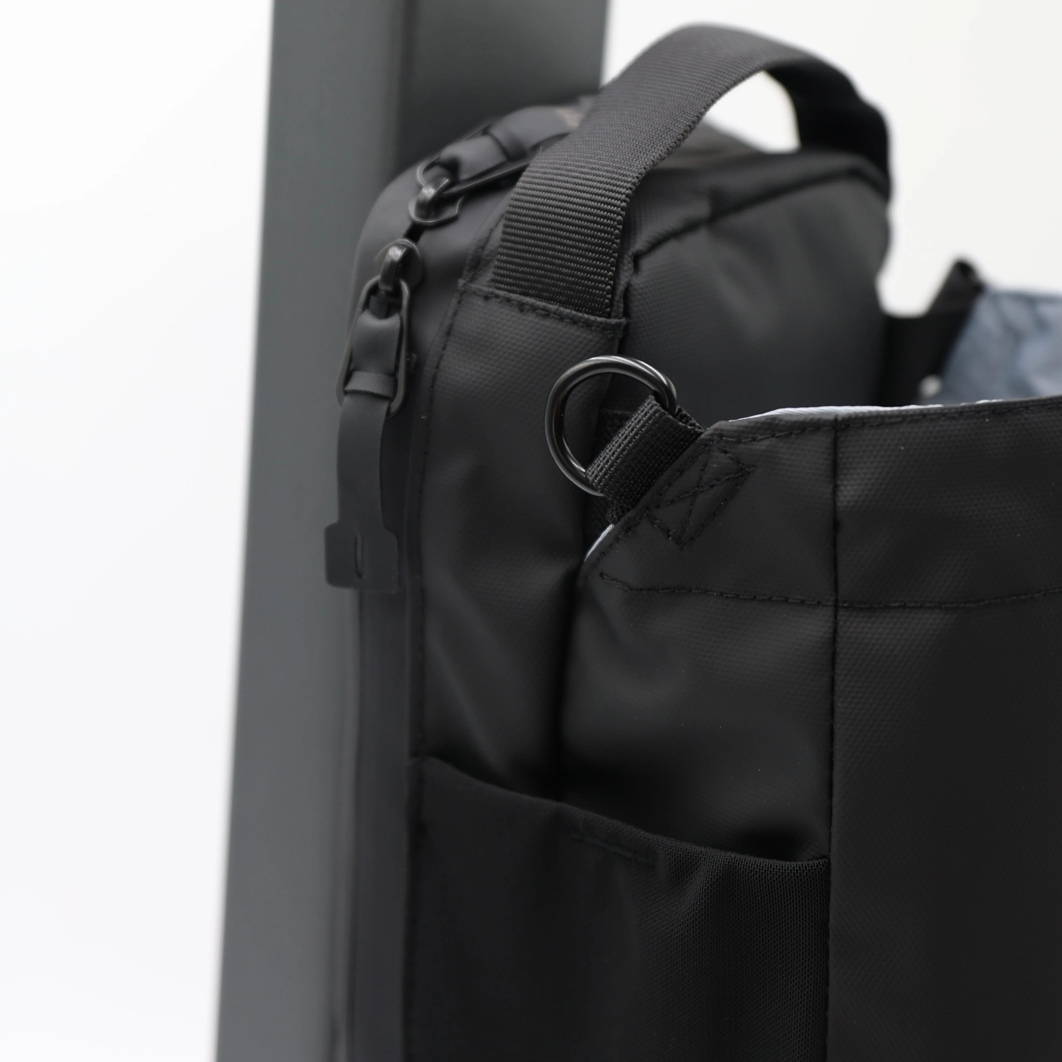Magnetic Gym Bag for Gym, Travel, Work, and Sports - Image 6
